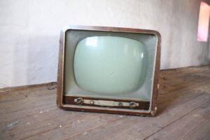 Sanne van Dongen: Een Sportieve Stem op Televisie